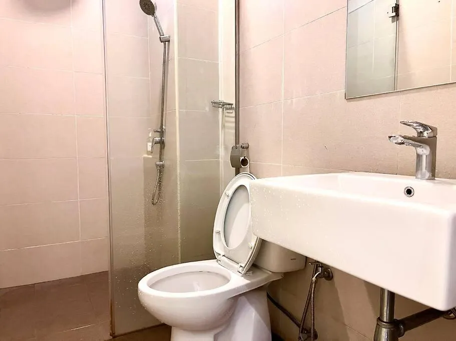 High-Floor Oasis: City Center Gem With Pool View Malacca